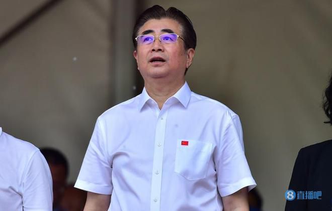 同时他也为台下的同学们送上了祝福